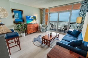 Amazing Living Room with Views of the Ocean 🌊☀️