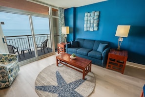 Amazing Living Room with Views of the Ocean 🌊☀️