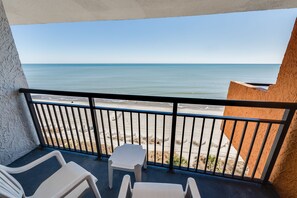 Balcony with Amazing Views of the Ocean