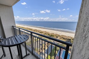 Balcony with Amazing Views of the Ocean