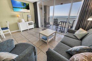 Amazing Living Room with Views of the Ocean!