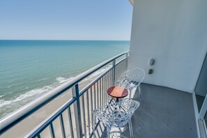 Balcony with Amazing Views of the Ocean🌊☀️