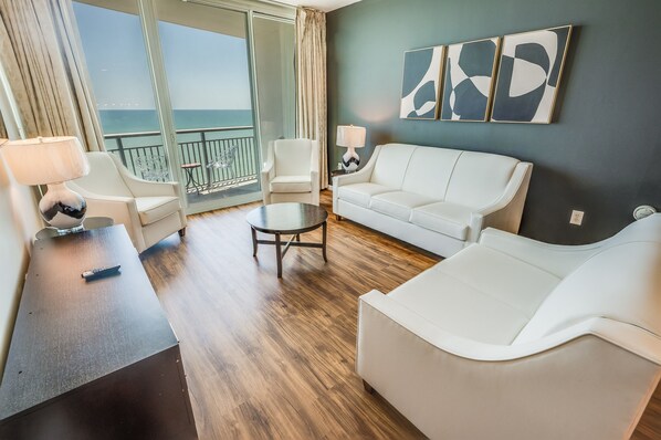 Amazing Living Room with Views of the Ocean 🌊☀️