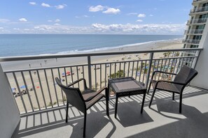Balcony with Amazing Views of the Ocean🌊☀️