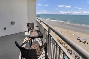Balcony with Amazing Views of the Ocean🌊☀️
