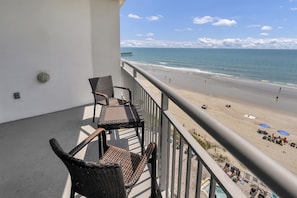 Balcony with Amazing Views of the Ocean🌊☀️