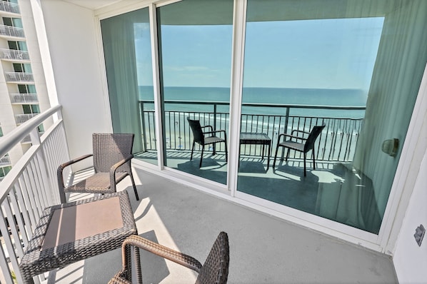 Balcony with Amazing Views of the Ocean🌊☀️