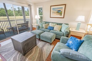 Large Living Room, Beautifully Decorated
