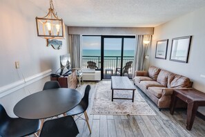 Amazing Living Room with Views of the Ocean 🌊☀️