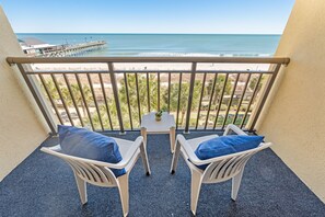 Balcony with Amazing Views of the Ocean