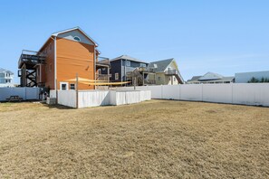 GR2206: Island State of Mind | Fenced Backyard