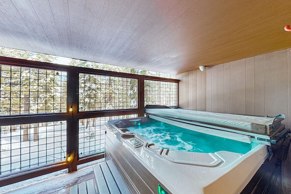Indoor spa tub