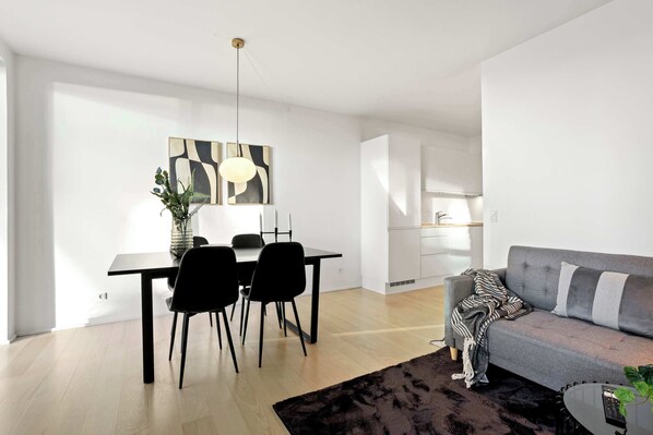 Comfortable dining area with 4 seats 