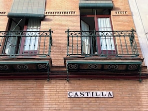 CALLE/STREET (2)