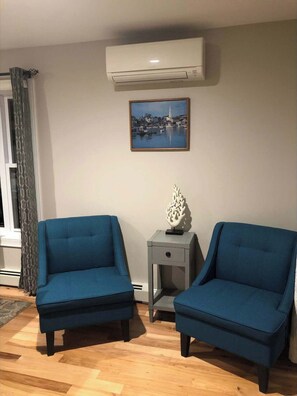 Sitting area with smart TV
