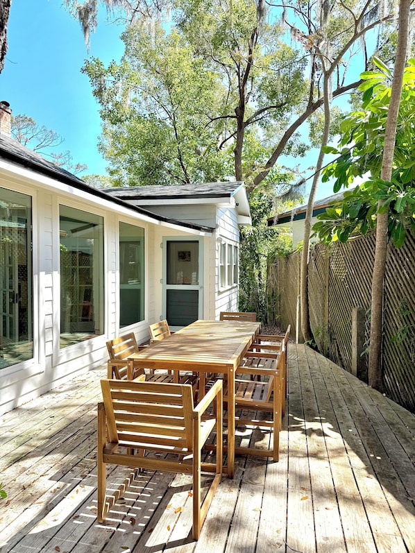 Outdoor dining
