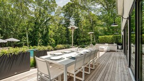 Outdoor deck