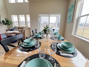 Dining room. Seats 4-12
