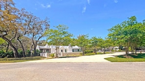 Diagonal drive from Turquoise Beach Drive.