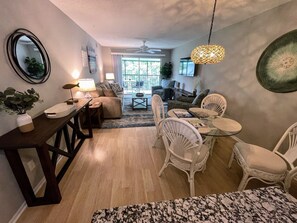 DINING/LIVING ROOM
