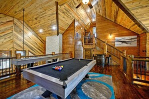 Escape to rustic luxury at Broken Bow Cabin, where leisure meets nature. Enjoy billiards, cozy furnishings, and woodland charm!