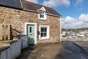 Saundersfoot, Sea Views, with Parking