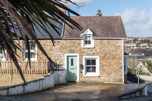 Saundersfoot, Sea Views, with Parking