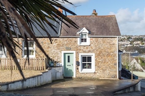 Saundersfoot, Sea Views, with Parking