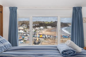 Saundersfoot, Sea Views, with Parking