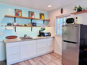 Fully equipped kitchenette
