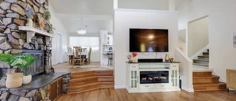 Fairbanks Vacation Rental | 5BR | 2BA | 6,630 Sq Ft | Stairs Required