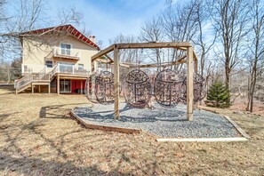 Fire Pit w/ Swing Seats