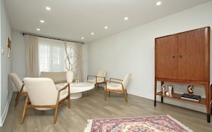 Custom wine cabinet, Air conditioning and Heating.