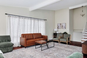 Living Room 1 (4)