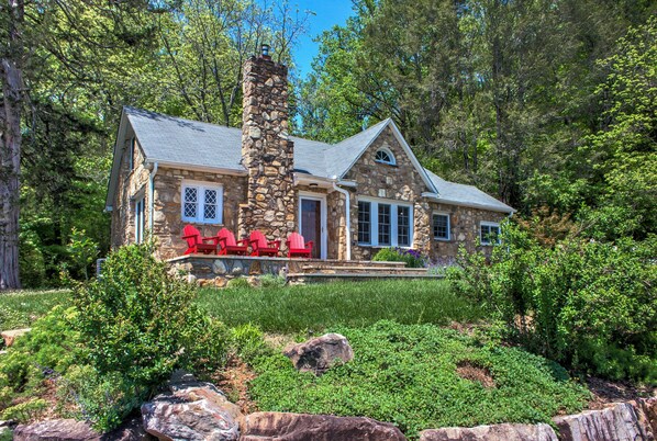 Welcome to Rock House at Maple Hill!