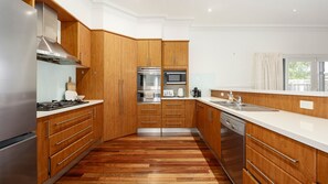 Well-equipped kitchen 