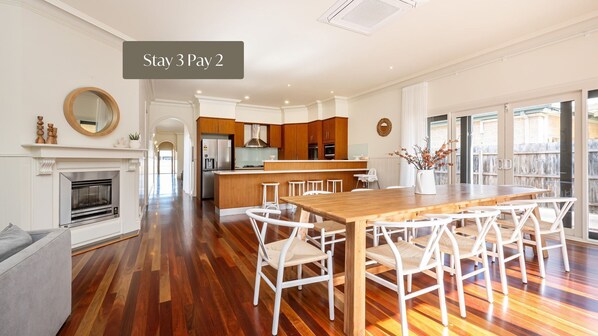 Light and bright living and dining area