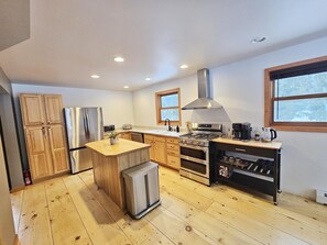 Stowe 3BR Retreat Near the Slopes & Town (5382)