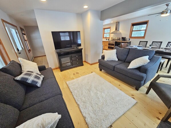 Stowe 3BR Retreat Near the Slopes & Town (5383)
