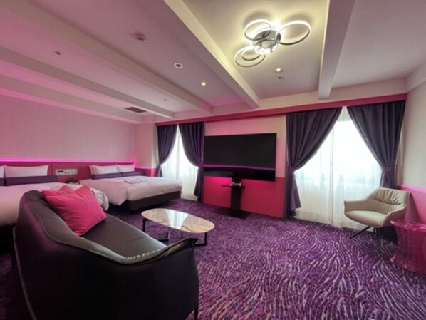 Deluxe Twin: Size: 39㎡ Bedding: 2 double beds (W140cm) Capacity: 1-4 people