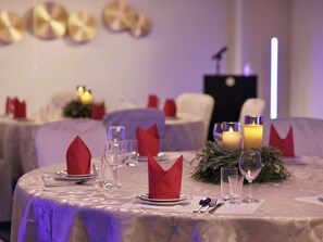 Meeting room: Can also be used as a banquet hall