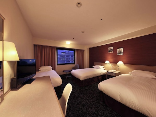 Triple: Size: 22㎡ Bedding: 2 single beds (W110cm), 1 single bed (W90cm) Capacity: 1-3 people