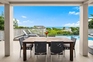 Outdoor Dinning Area