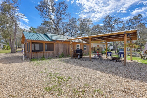 Steinhatchee Vacation Rental | Studio | 1BA | 600 Sq Ft | 1 Step to Enter