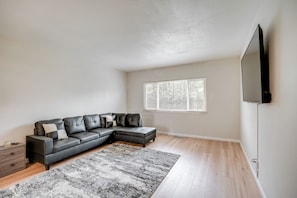 Front Living Area | Smart TV w/ Cable