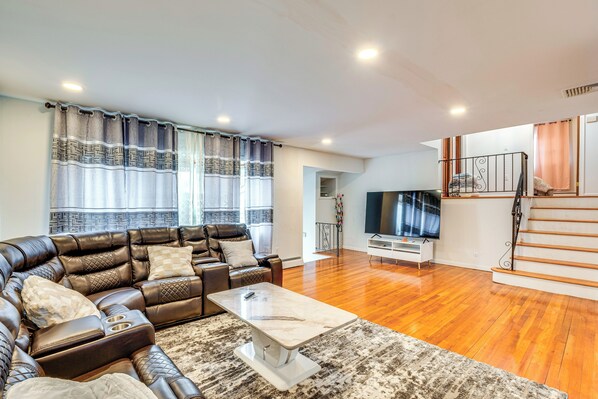Union Vacation Rental | 4BR | 3.5BA | 2,500 Sq Ft | Stairs Required