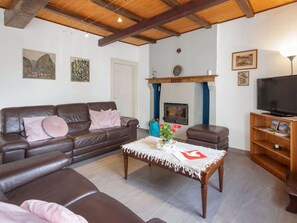 Tabelle, Möbel, Couch, Eigentum, Bilderrahmen, Cabinetry, Interior Design, Holz, Komfort, Wohnzimmer