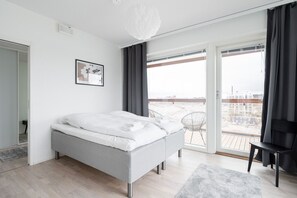 In the hotel-style bedroom, you'll sleep peacefully in a comfortable 160 cm wide double bed and wake up to a beautiful view of Ranta-Tampella