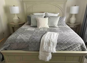 King Bed - The Jewel