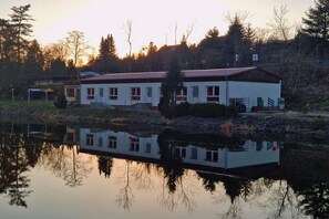 Stugans exteriör [sommar]